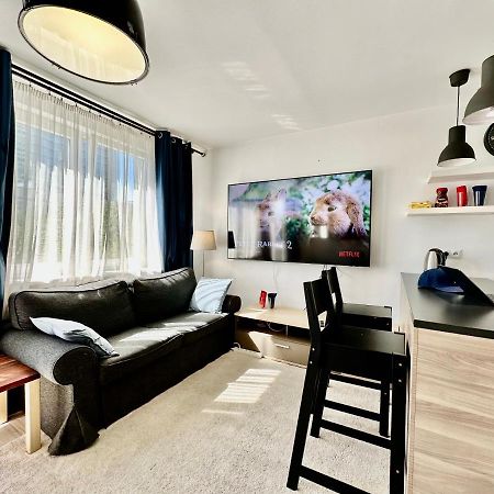 Neon 2 - Fast Wifi 70'Tv Netflix Hbo Max Appletv+ Lejlighed Warszawa Eksteriør billede