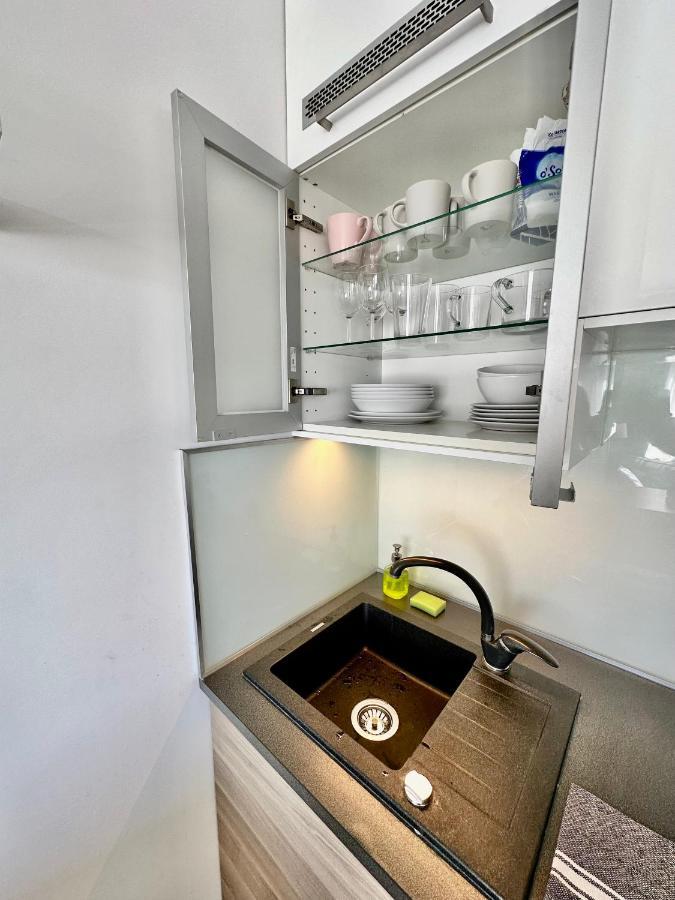 Neon 2 - Fast Wifi 70'Tv Netflix Hbo Max Appletv+ Lejlighed Warszawa Eksteriør billede